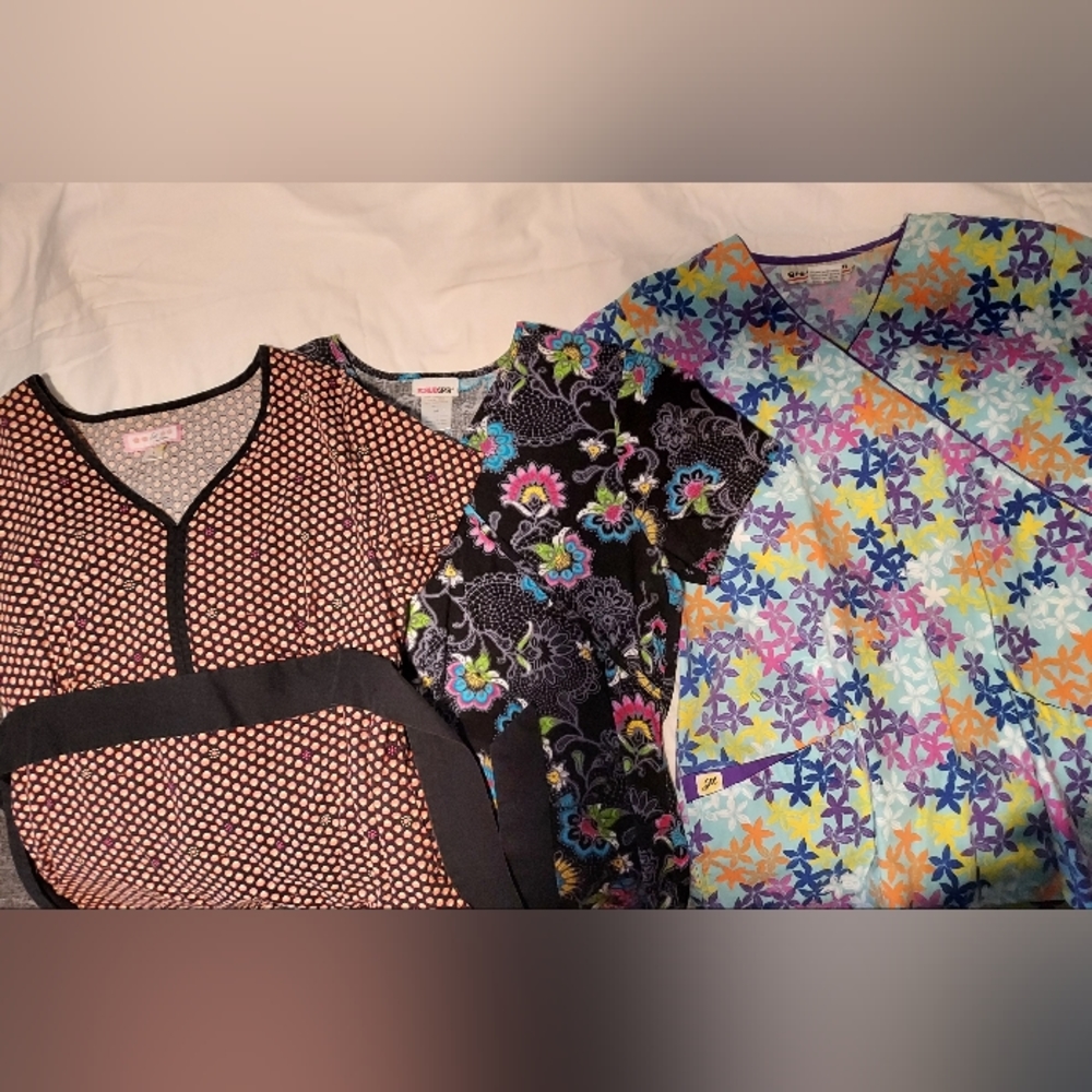 Lot of 3 Ladies Scrub Tops Koi, Scrubstar, Greentown. All Fit as Medium